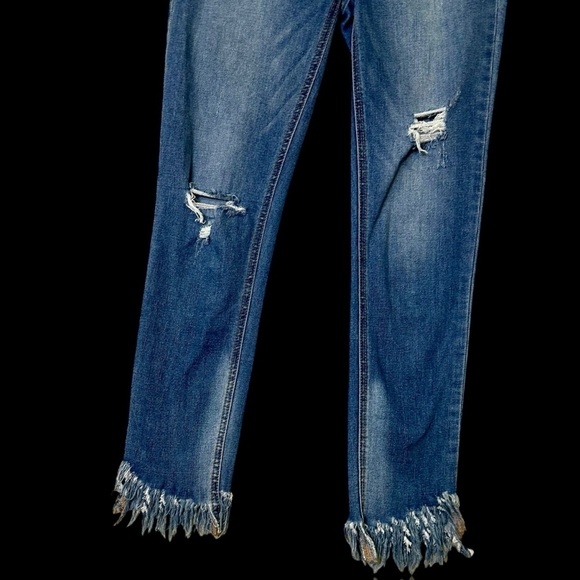 Free People ‘Great Heights’ Frayed Hem Skinny Jeans in Medium Wash Blue Size 26 - Picture 11 of 14